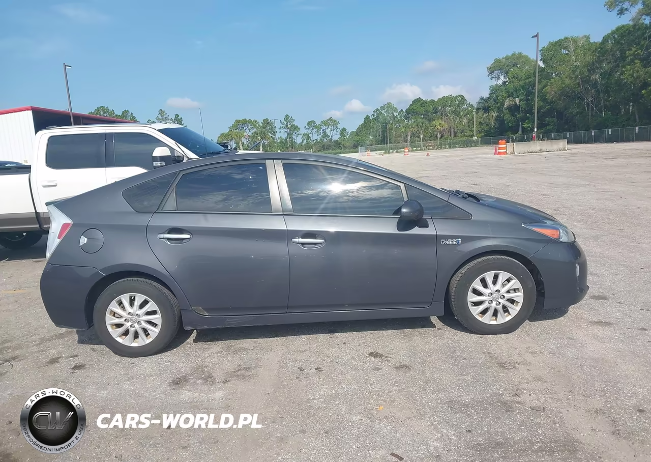 2013 Toyota Prius Plug-In VIN:JTDKN3DP5D3038945 - 13