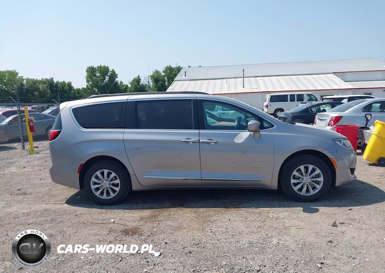 2017 Chrysler Pacifica Touring-L VIN:2C4RC1BG5HR543425 - 13