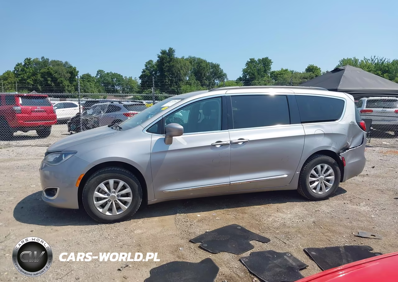 2017 Chrysler Pacifica Touring-L VIN:2C4RC1BG5HR543425 - 14