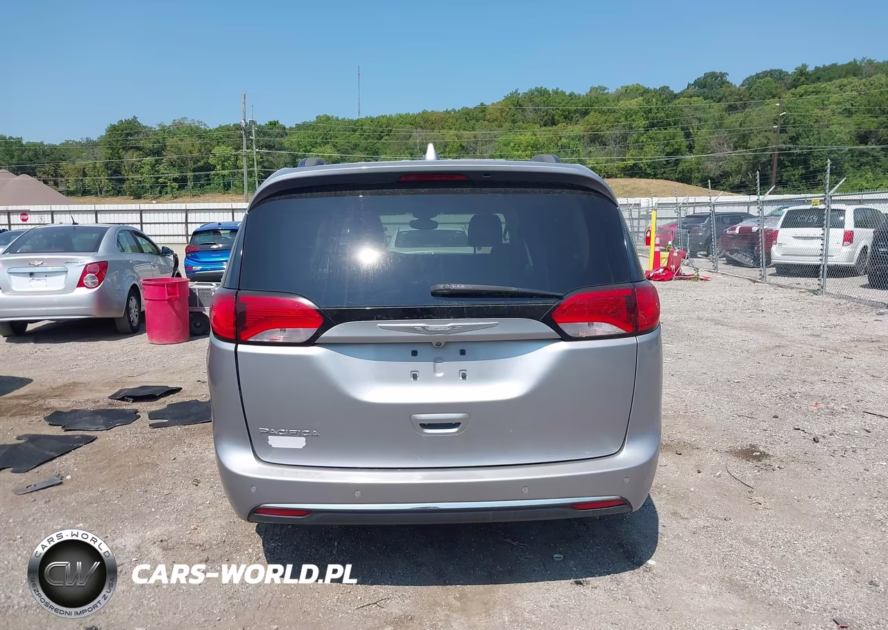 2017 Chrysler Pacifica Touring-L VIN:2C4RC1BG5HR543425 - 16