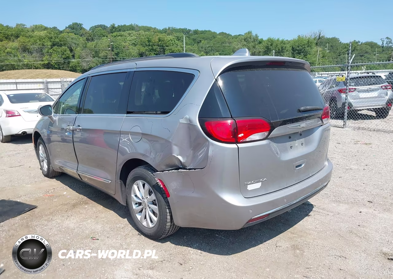2017 Chrysler Pacifica Touring-L VIN:2C4RC1BG5HR543425 - 6