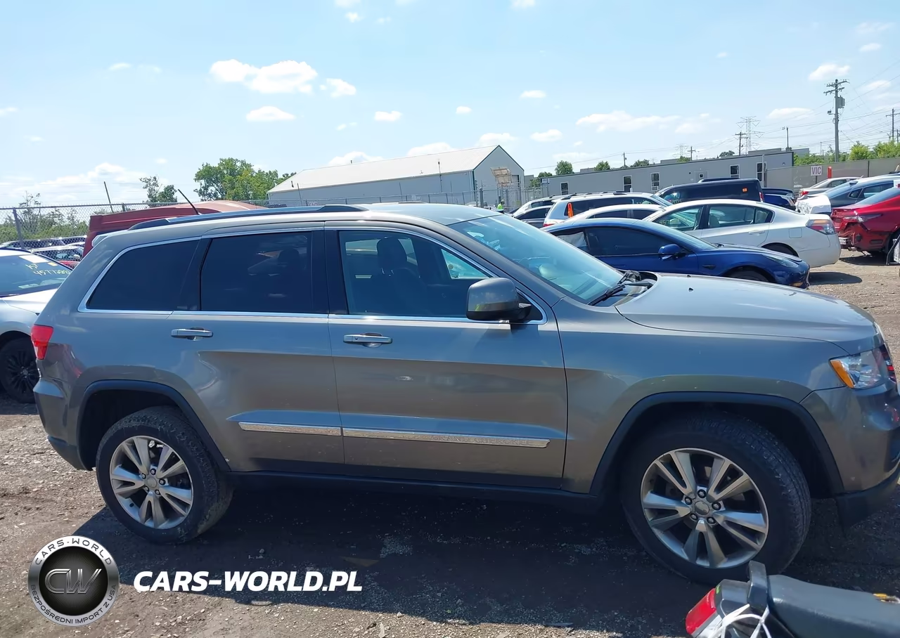 2013 Jeep Grand Cherokee Laredo VIN:1C4RJFAG5DC568509 - 13