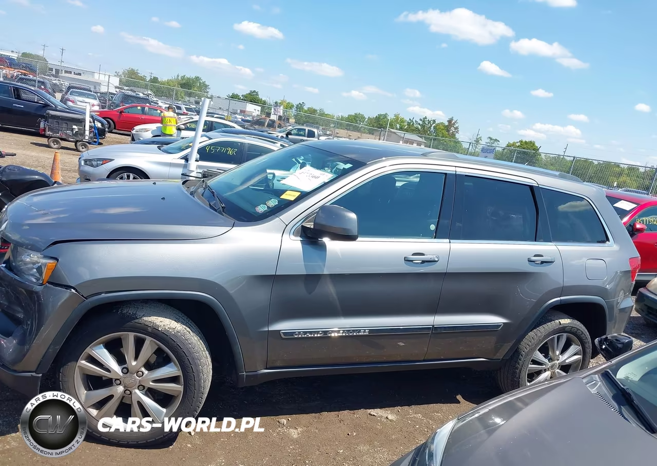 2013 Jeep Grand Cherokee Laredo VIN:1C4RJFAG5DC568509 - 14