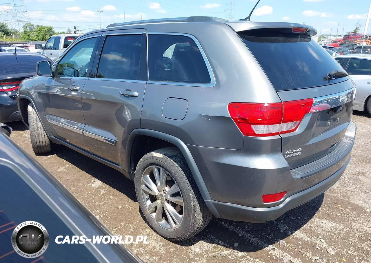 2013 Jeep Grand Cherokee Laredo VIN:1C4RJFAG5DC568509 - 3