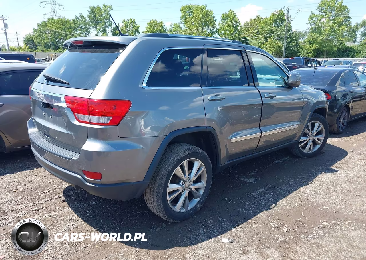 2013 Jeep Grand Cherokee Laredo VIN:1C4RJFAG5DC568509 - 4