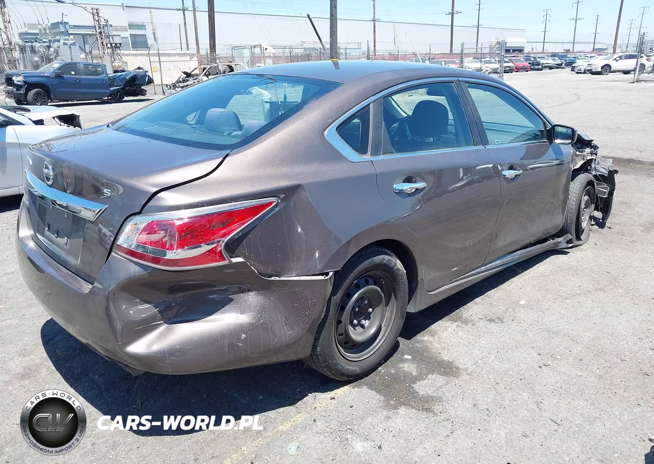 2015 Nissan Altima 2.5 S VIN:1N4AL3AP6FC162043 - 4