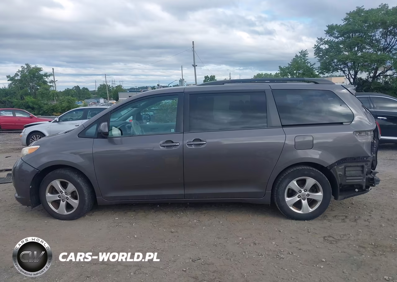 2013 Toyota Sienna Le V6 8 Passenger VIN:5TDKK3DC2DS375643 - 14