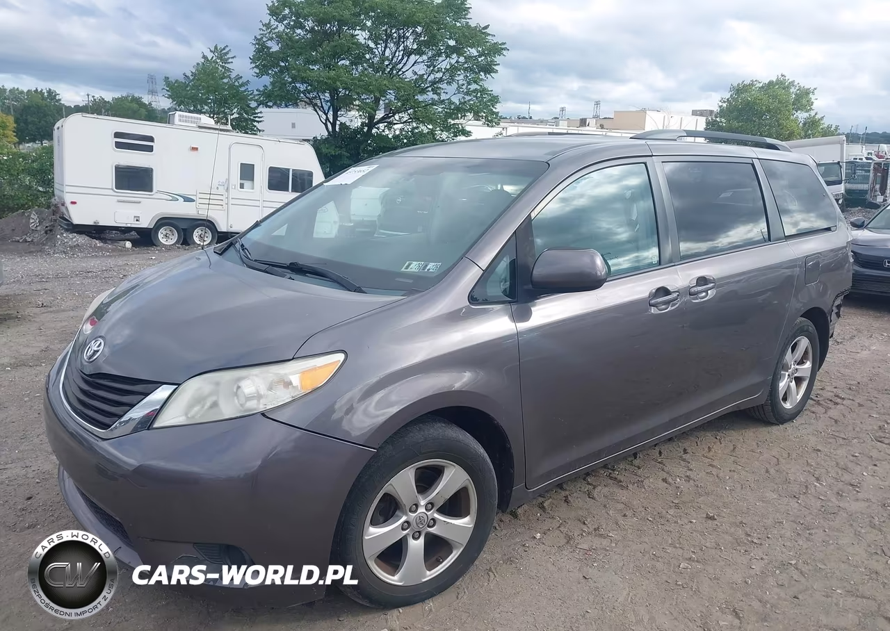 2013 Toyota Sienna Le V6 8 Passenger VIN:5TDKK3DC2DS375643 - 2