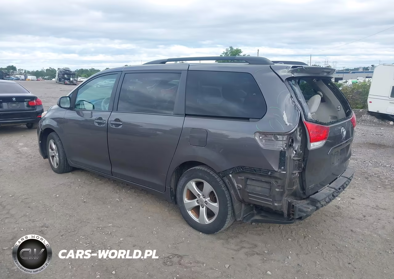 2013 Toyota Sienna Le V6 8 Passenger VIN:5TDKK3DC2DS375643 - 3