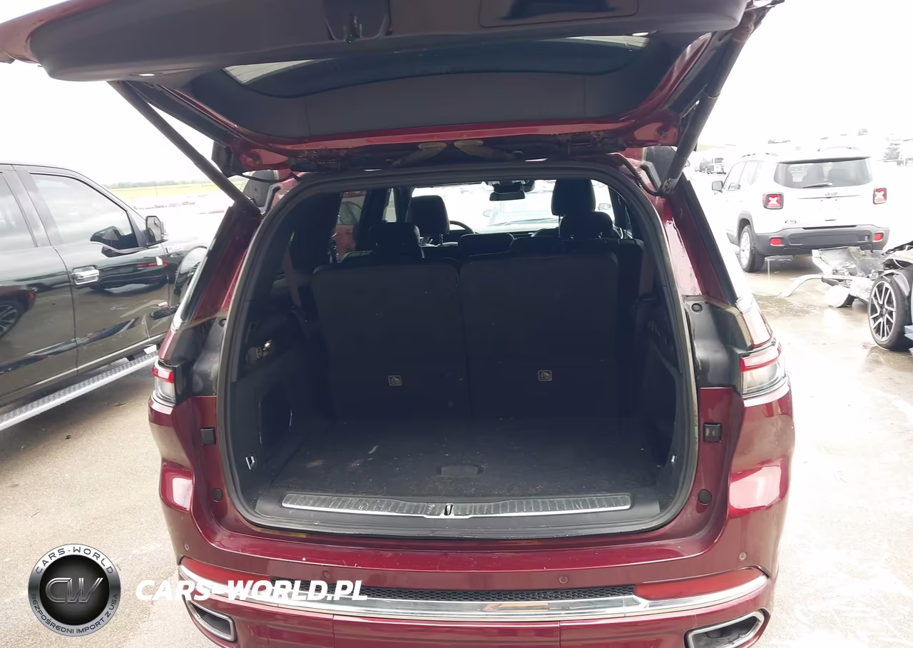 2023 Jeep Grand Cherokee L Overland 4X4 VIN:1C4RJKDG1P8732205 - 17
