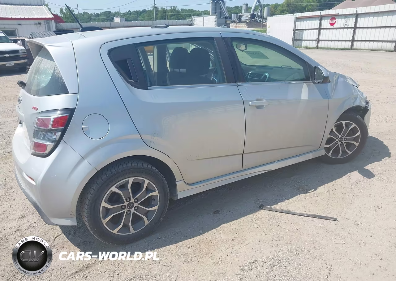 2019 Chevrolet Sonic Lt Auto VIN:1G1JD6SBXK4109032 - 4