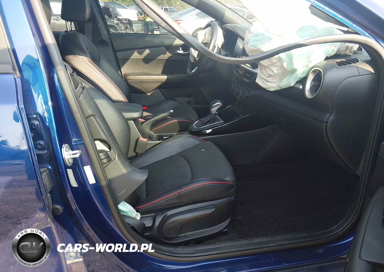 2021 Kia Forte Gt VIN:3KPF44AC4ME399992 - 5