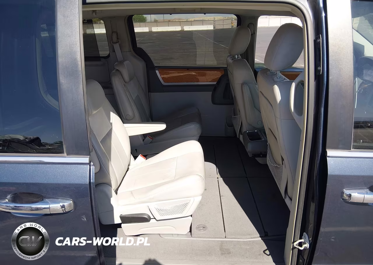 2008 Chrysler Town & Country Limited VIN:2A8HR64X98R688464 - 8