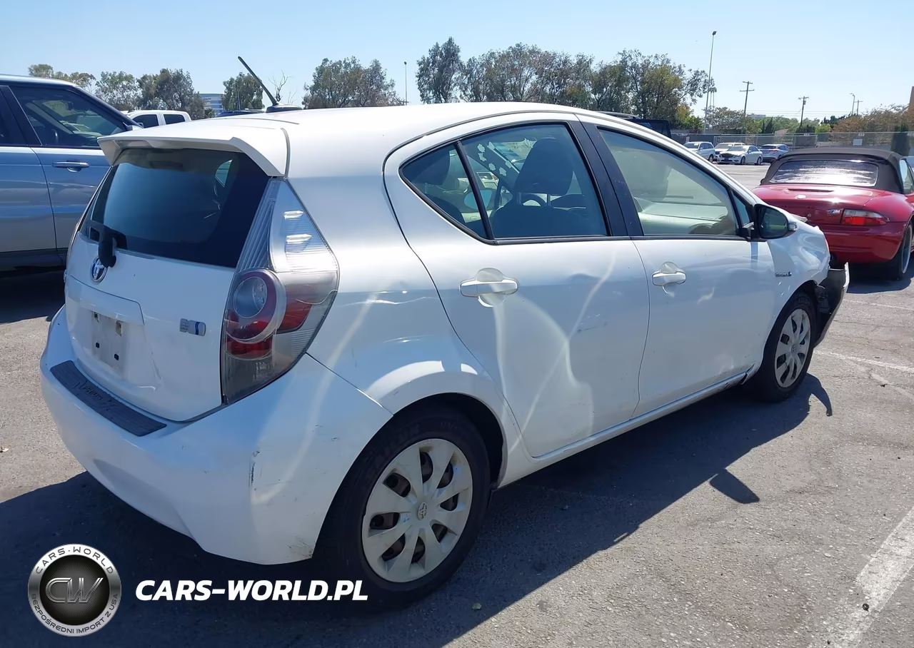 2012 Toyota Prius C Three VIN:JTDKDTB37C1509880 - 4