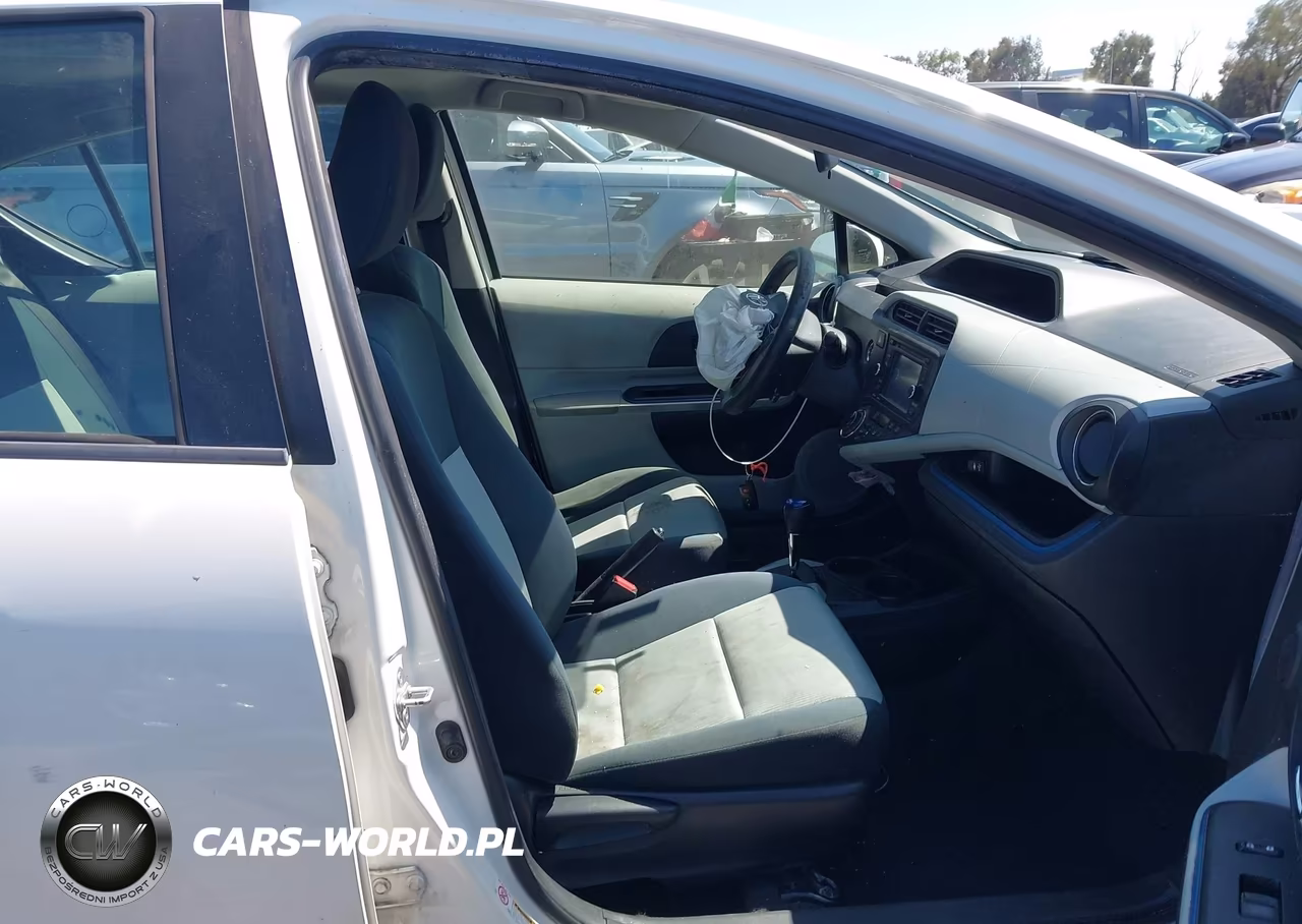 2012 Toyota Prius C Three VIN:JTDKDTB37C1509880 - 5