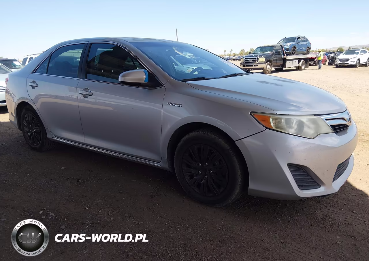 2014 Toyota Camry Hybrid Le – zdjęcie 1 z 16