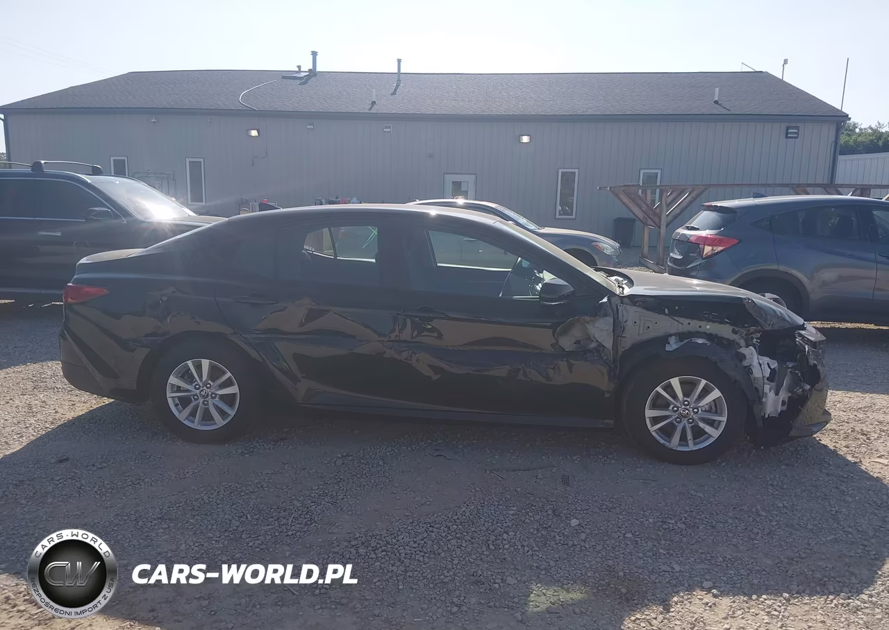 2025 Toyota Camry Le VIN:4T1DAACK0SU598213 - 13