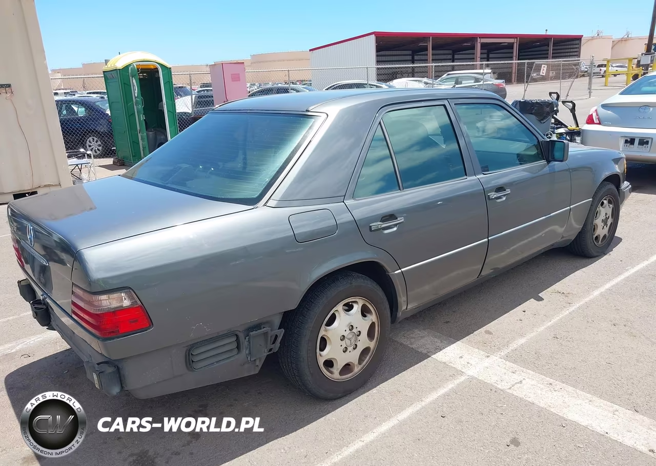 1995 Mercedes-Benz E 320 Base-320 Special VIN:WDBEA32E2SC262924 - 4