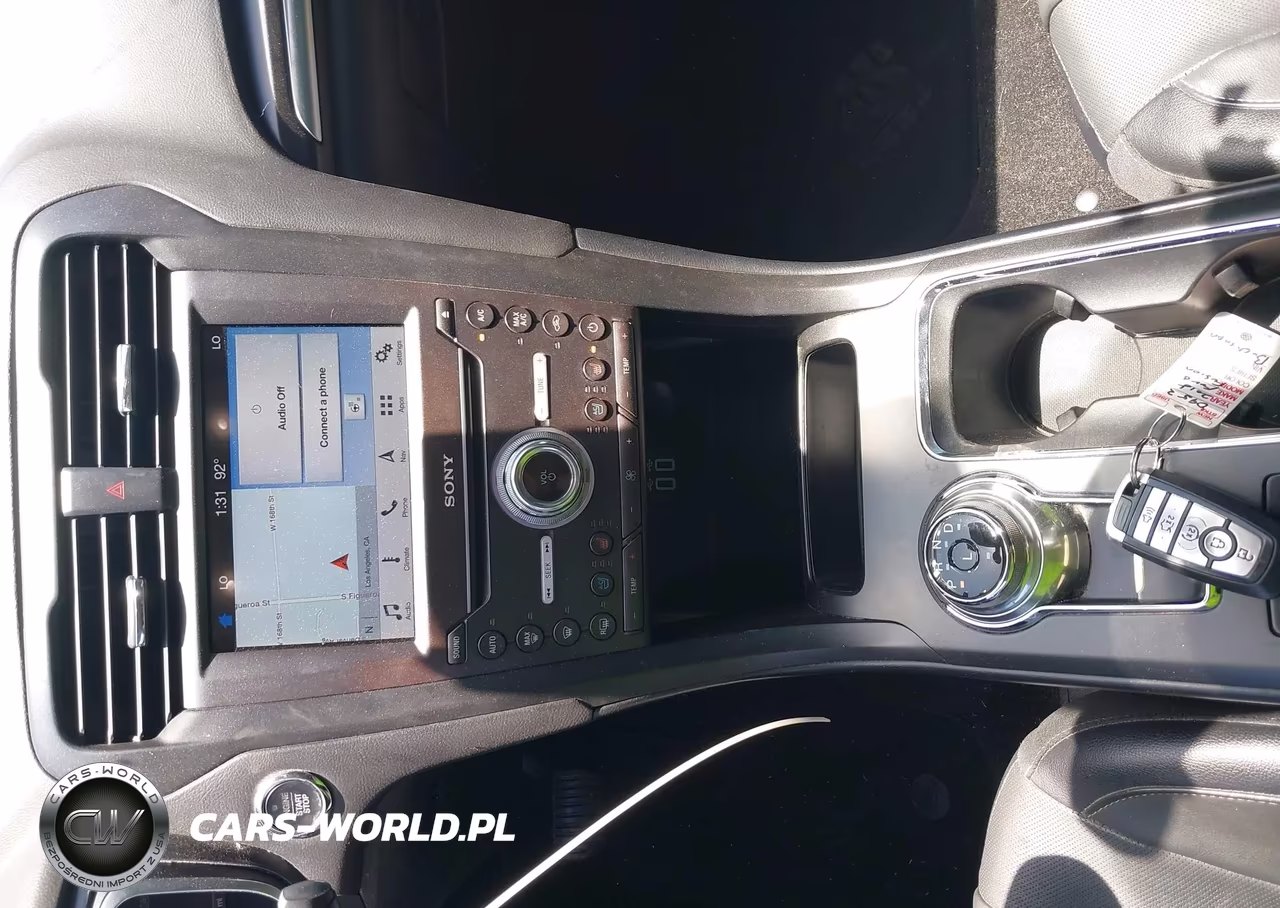 2019 Ford Fusion Energi Titanium VIN:3FA6P0SU9KR284310 - 11