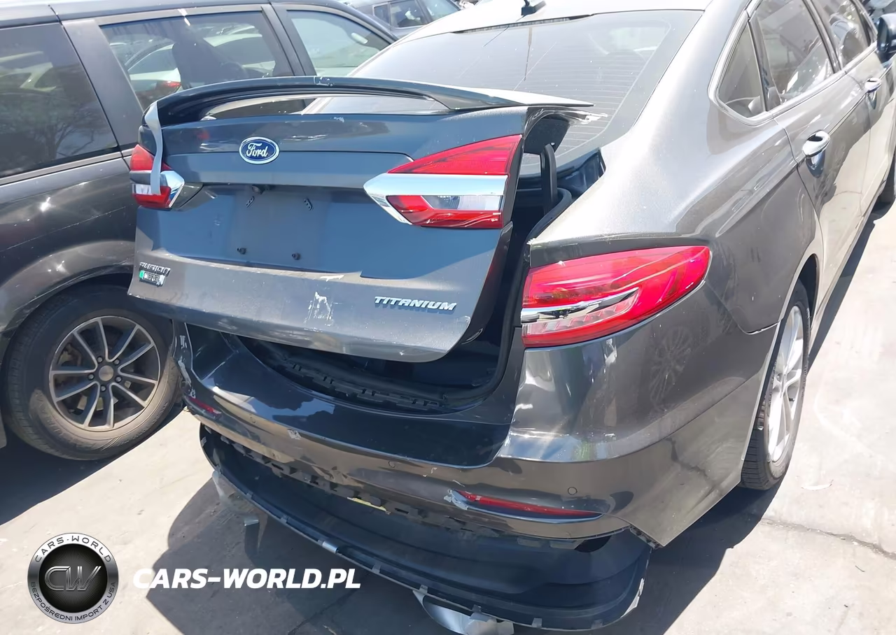 2019 Ford Fusion Energi Titanium VIN:3FA6P0SU9KR284310 - 17