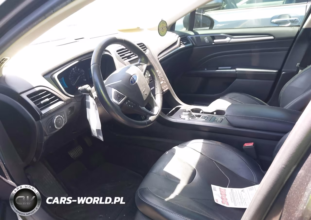 2019 Ford Fusion Energi Titanium VIN:3FA6P0SU9KR284310 - 18