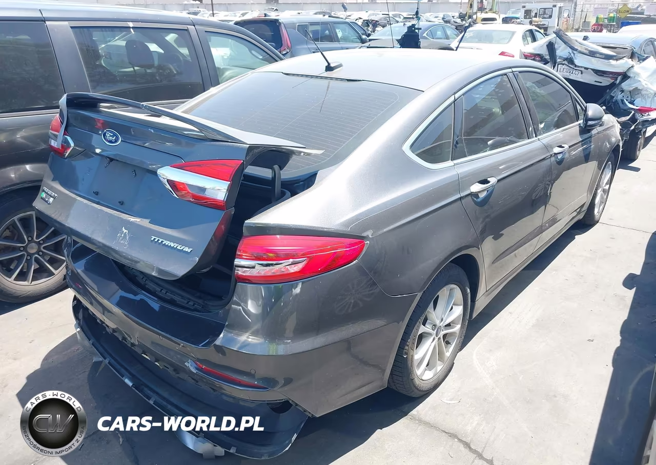2019 Ford Fusion Energi Titanium VIN:3FA6P0SU9KR284310 - 4