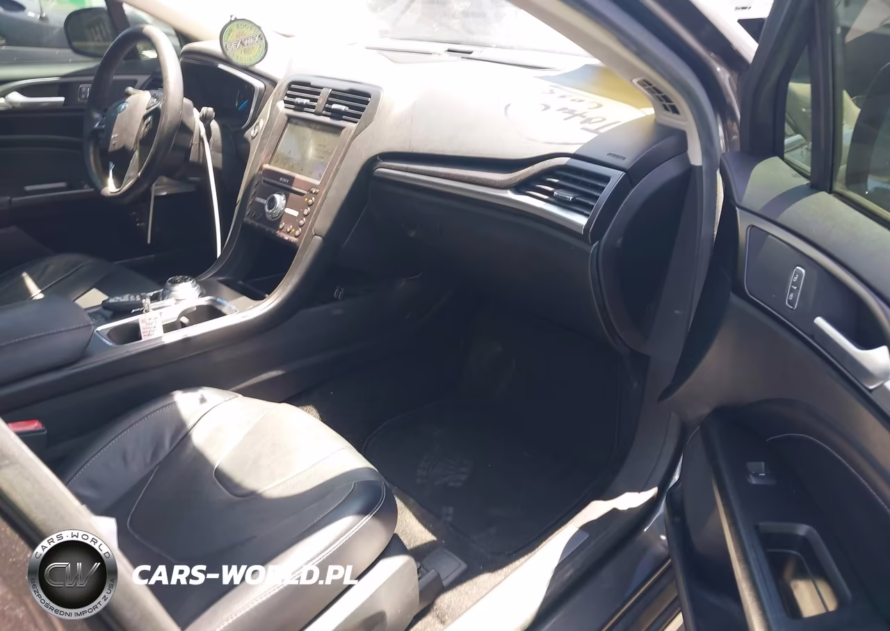2019 Ford Fusion Energi Titanium VIN:3FA6P0SU9KR284310 - 5