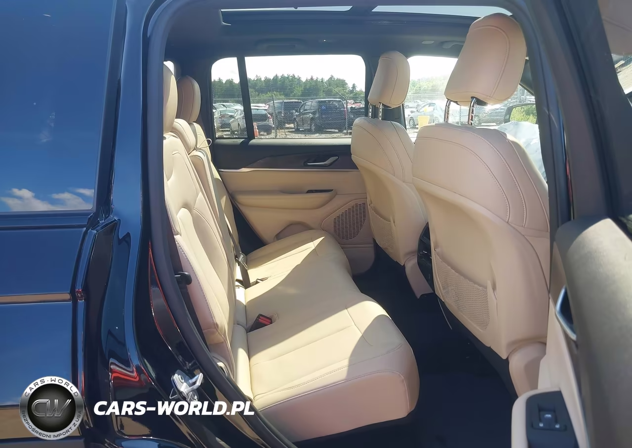 2024 Jeep Grand Cherokee Limited 4X4 VIN:1C4RJHBGXRC165871 - 8