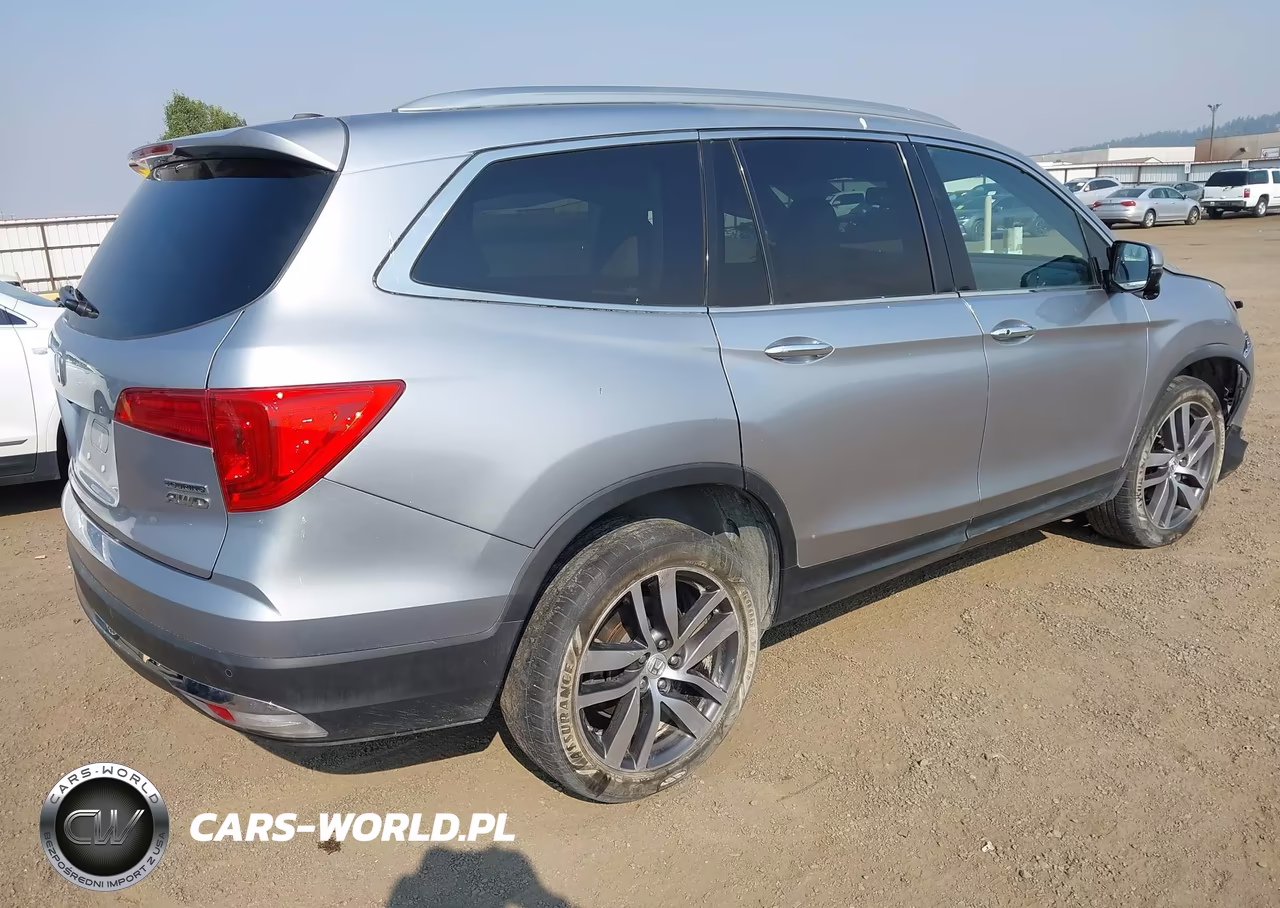 2017 Honda Pilot Touring VIN:5FNYF6H98HB003460 - 4