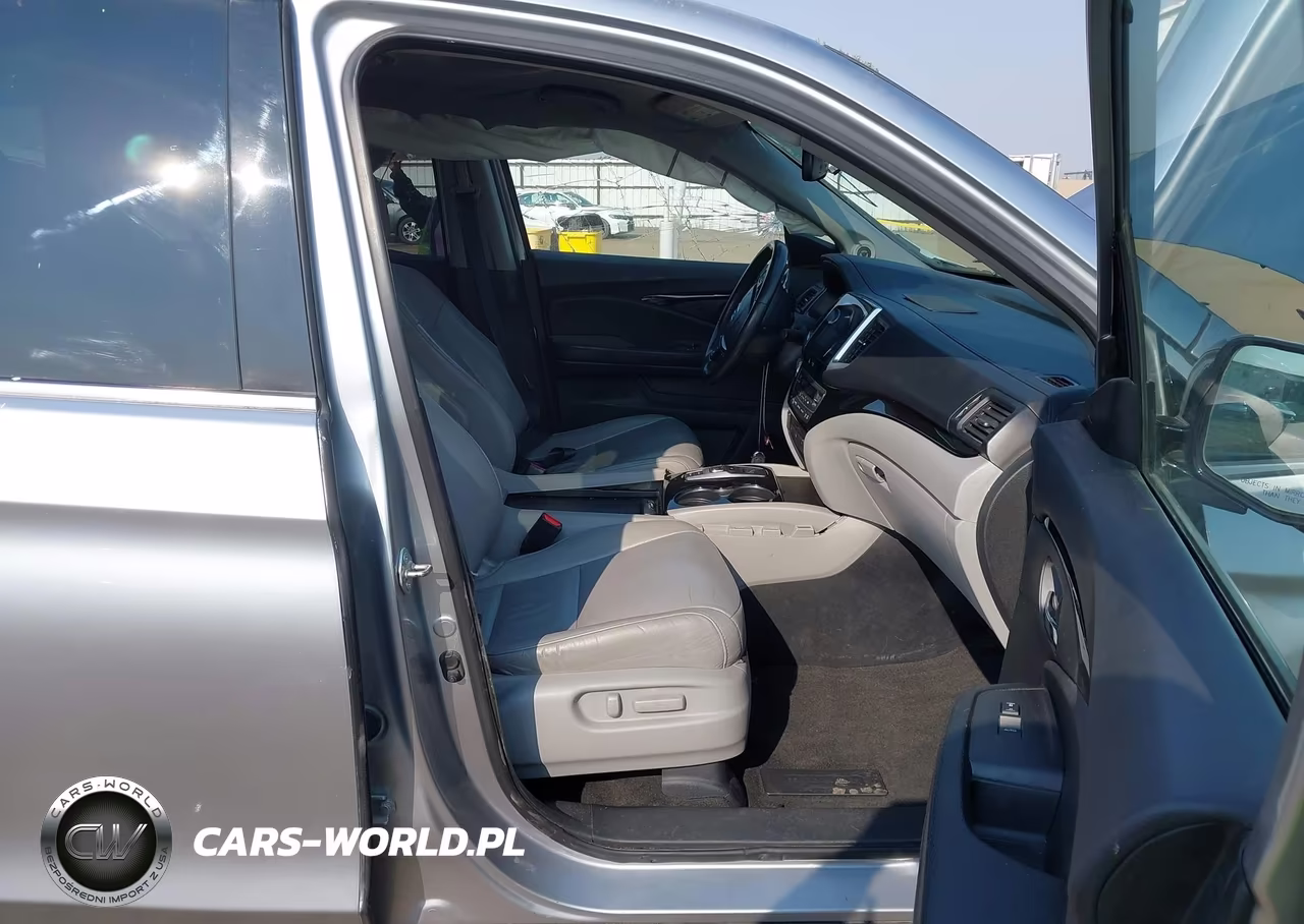 2017 Honda Pilot Touring VIN:5FNYF6H98HB003460 - 5