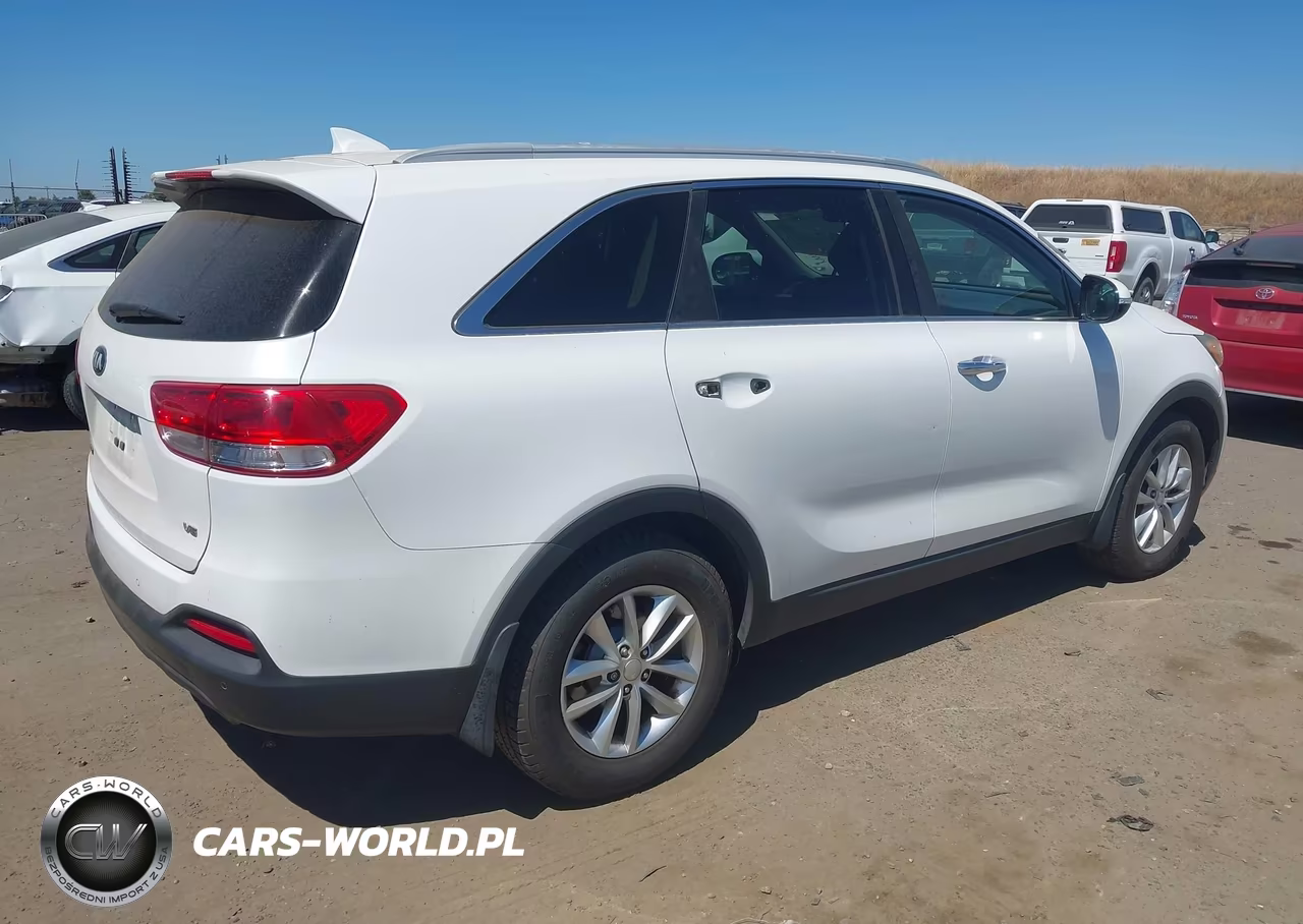 2017 Kia Sorento 3.3L Lx VIN:5XYPG4A57HG227509 - 4