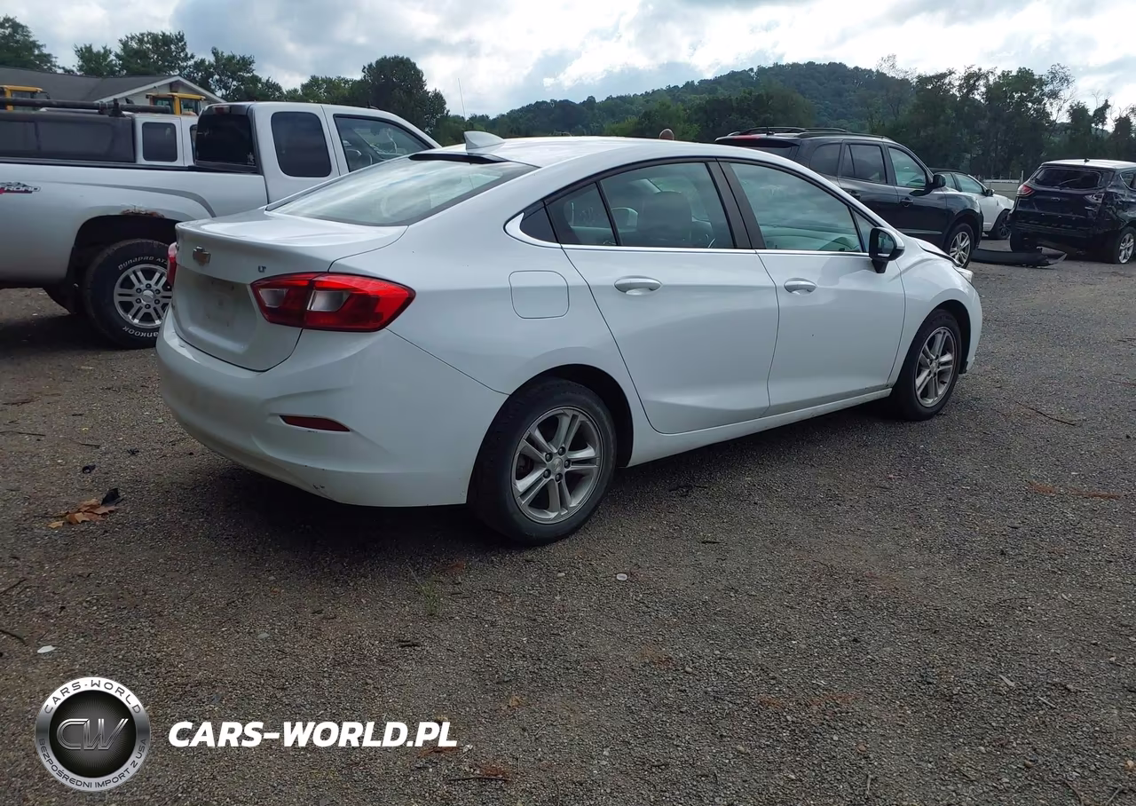 2018 Chevrolet Cruze Lt Auto VIN:1G1BE5SM5J7245028 - 4