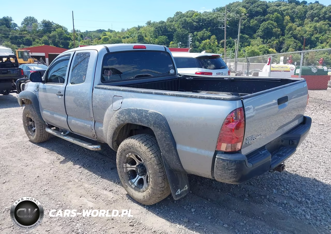2015 Toyota Tacoma VIN:5TFUX4EN0FX038367 - 3