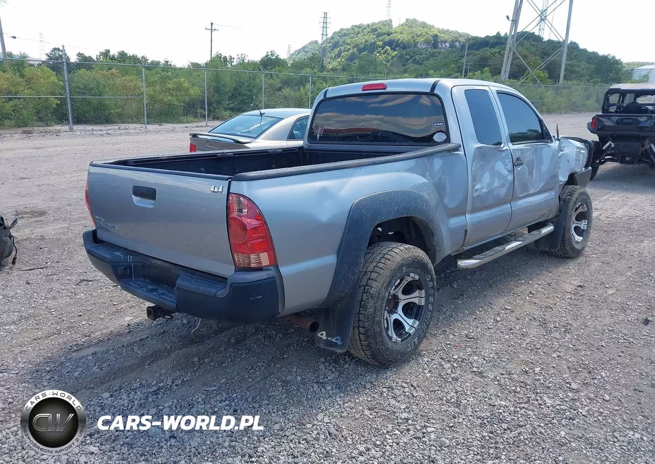 2015 Toyota Tacoma VIN:5TFUX4EN0FX038367 - 4