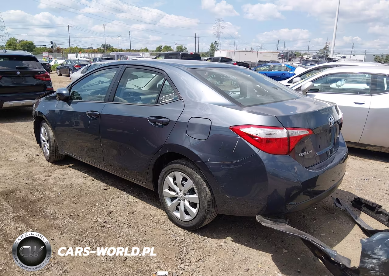 2016 Toyota Corolla Le VIN:5YFBURHE6GP469742 - 3