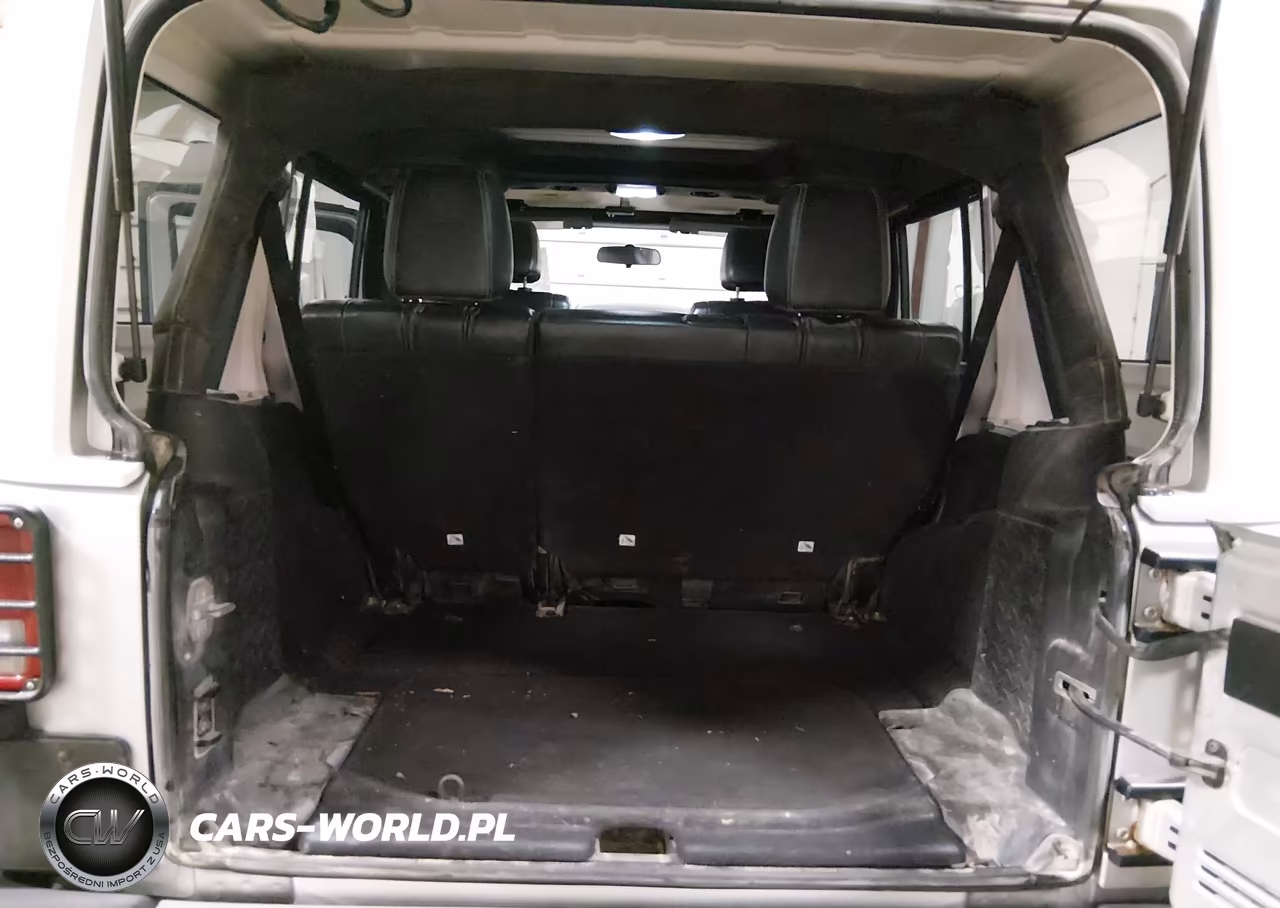2012 Jeep Wrangler Unlimited Sahara VIN:1C4HJWEGXCL196119 - 17