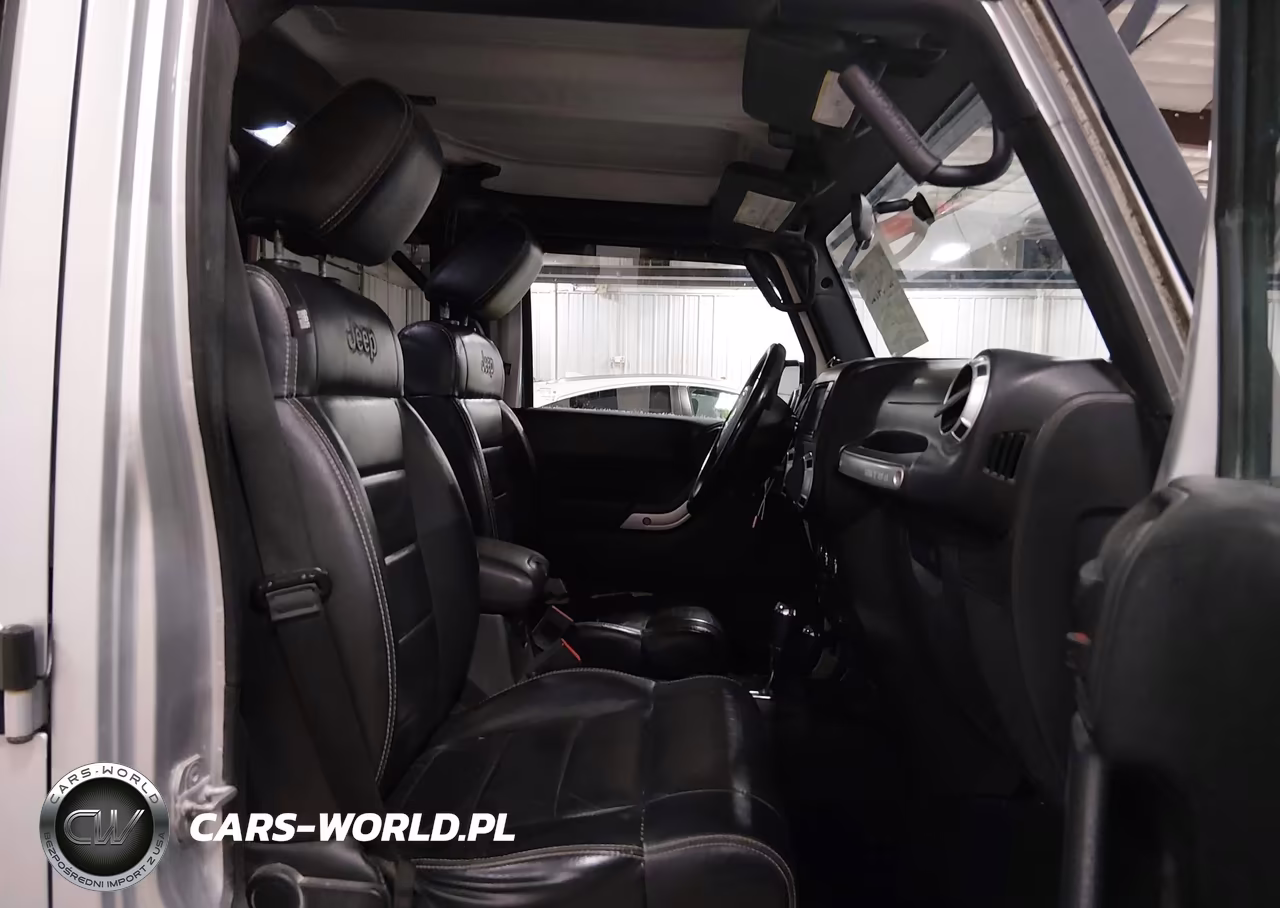 2012 Jeep Wrangler Unlimited Sahara VIN:1C4HJWEGXCL196119 - 5