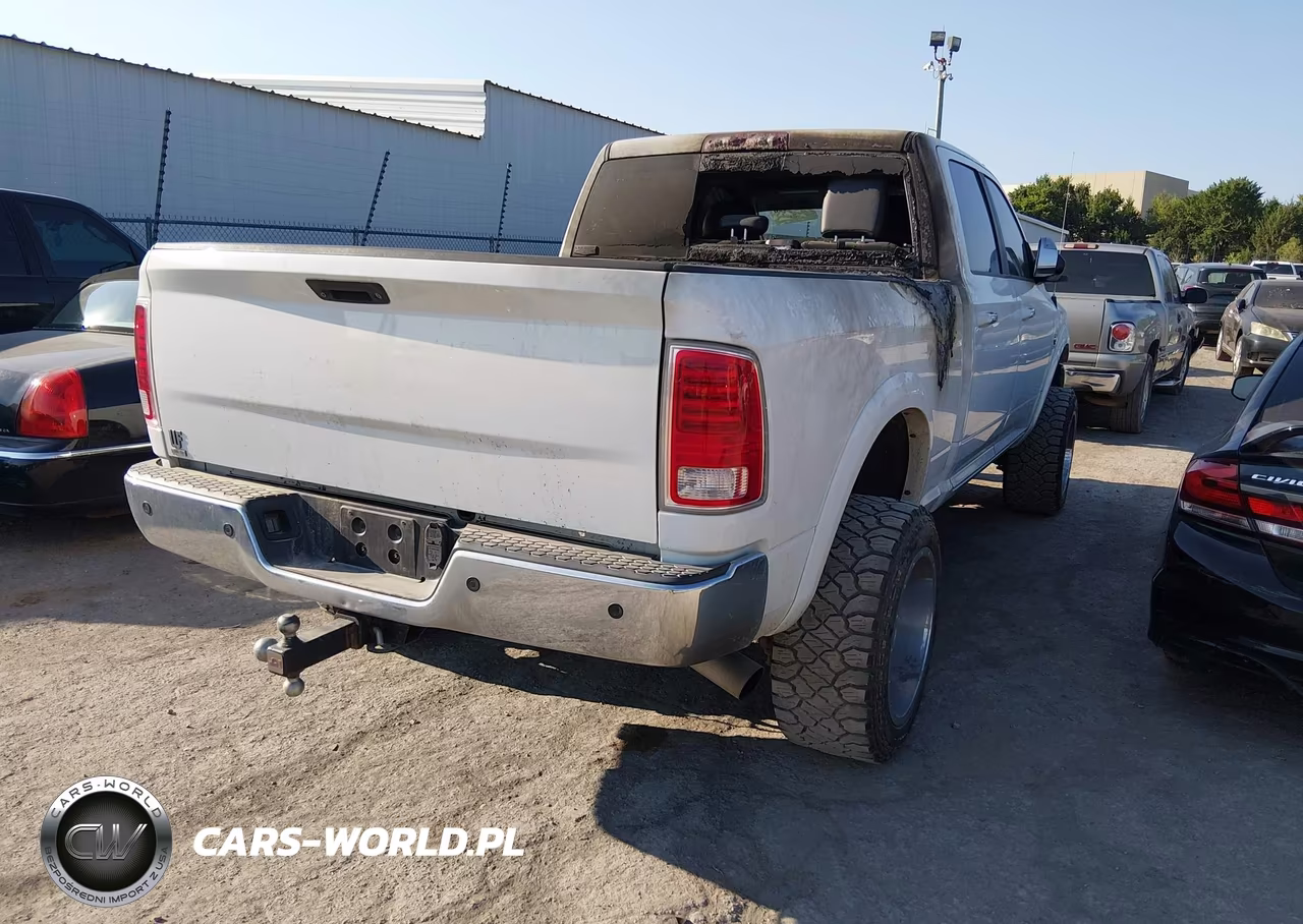 2014 Ram 2500 Laramie VIN:3C6UR5FL2EG233538 - 4