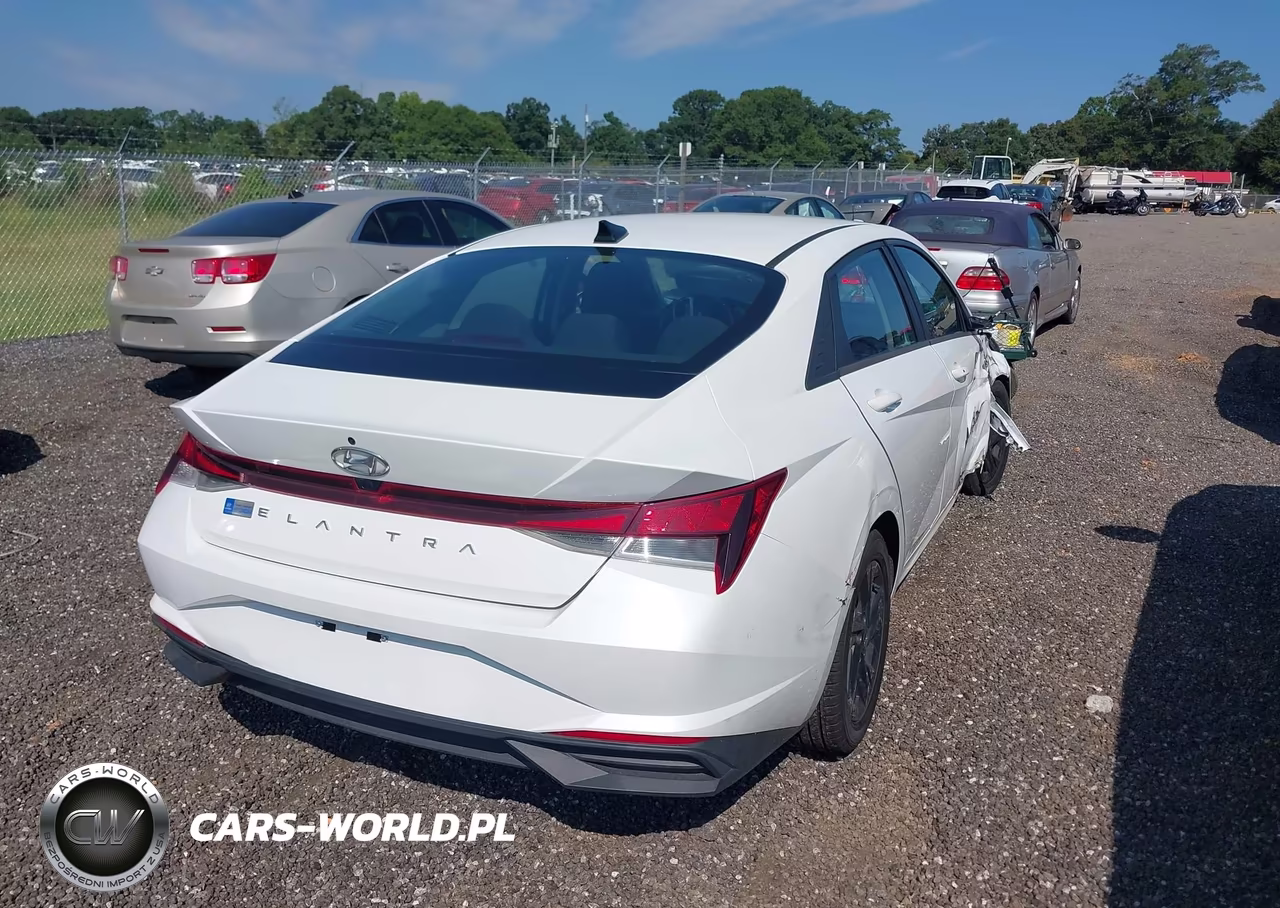 2022 Hyundai Elantra Sel VIN:5NPLS4AG2NH059779 - 4