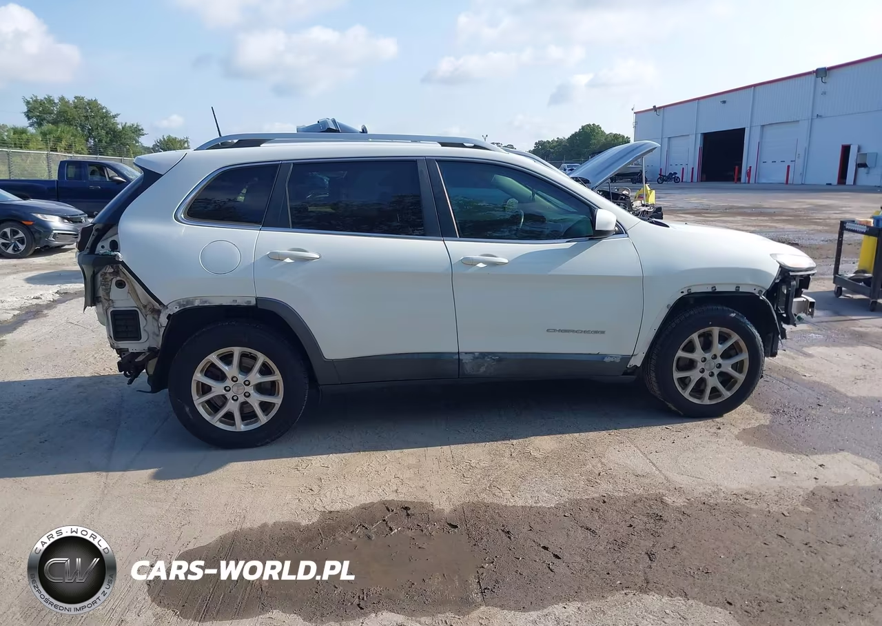 2016 Jeep Cherokee Latitude VIN:1C4PJMCB4GW155013 - 14
