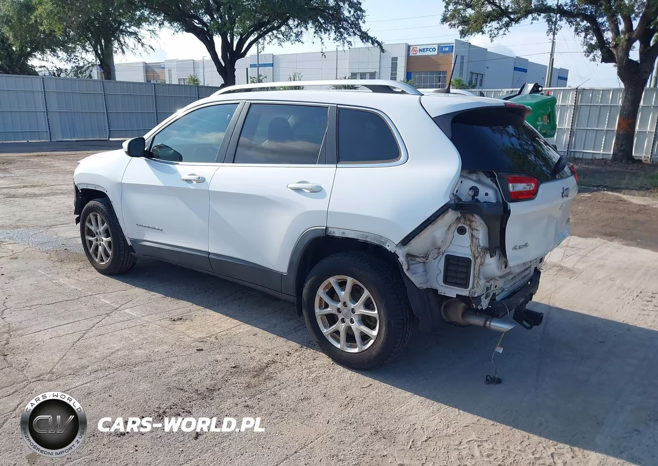 2016 Jeep Cherokee Latitude VIN:1C4PJMCB4GW155013 - 3