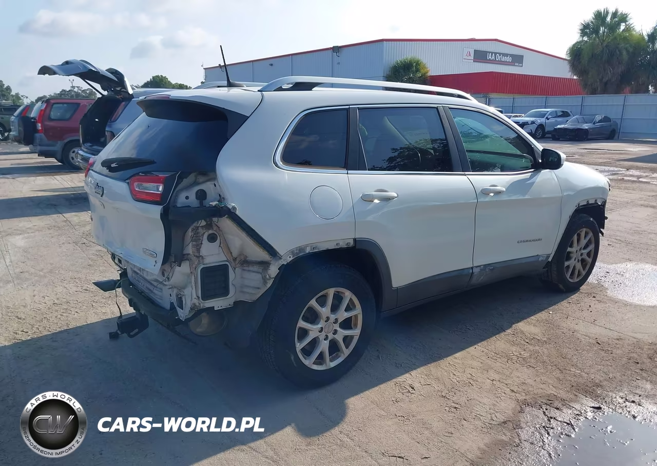2016 Jeep Cherokee Latitude VIN:1C4PJMCB4GW155013 - 4