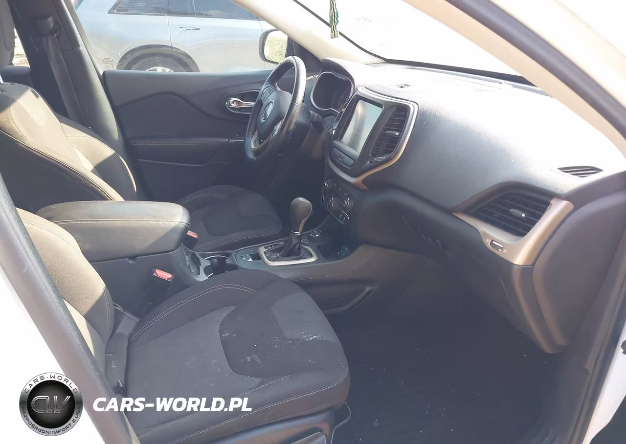 2016 Jeep Cherokee Latitude VIN:1C4PJMCB4GW155013 - 5