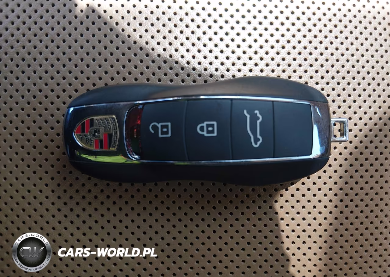 2013 Porsche Cayenne Hybrid S VIN:WP1AE2A21DLA15174 - 11