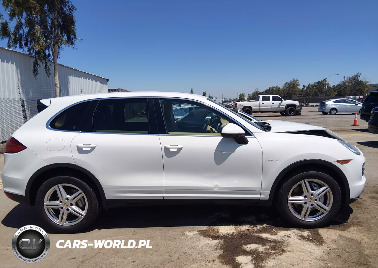 2013 Porsche Cayenne Hybrid S VIN:WP1AE2A21DLA15174 - 13