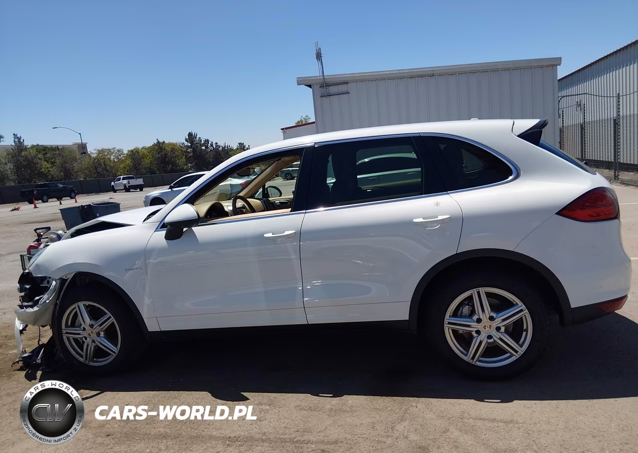 2013 Porsche Cayenne Hybrid S VIN:WP1AE2A21DLA15174 - 14