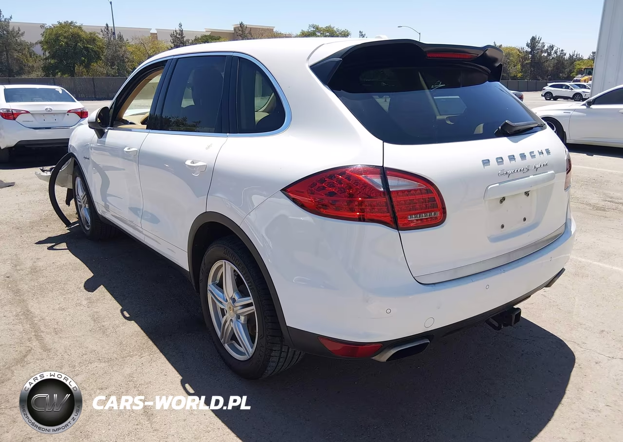 2013 Porsche Cayenne Hybrid S VIN:WP1AE2A21DLA15174 - 3