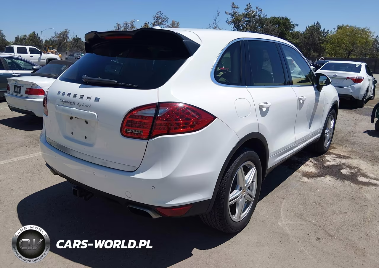 2013 Porsche Cayenne Hybrid S VIN:WP1AE2A21DLA15174 - 4