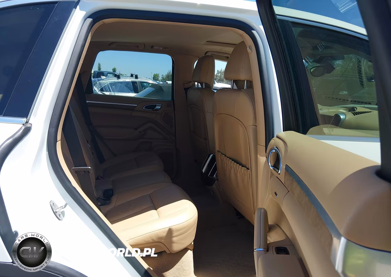 2013 Porsche Cayenne Hybrid S VIN:WP1AE2A21DLA15174 - 8