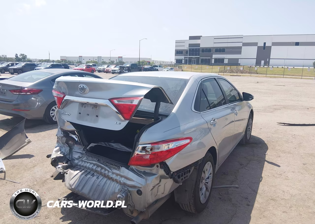 2017 Toyota Camry Le VIN:4T1BF1FKXHU368126 - 4